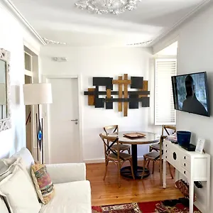 Bright And Spacious Three Bedroom In The Heart Of Apartment
